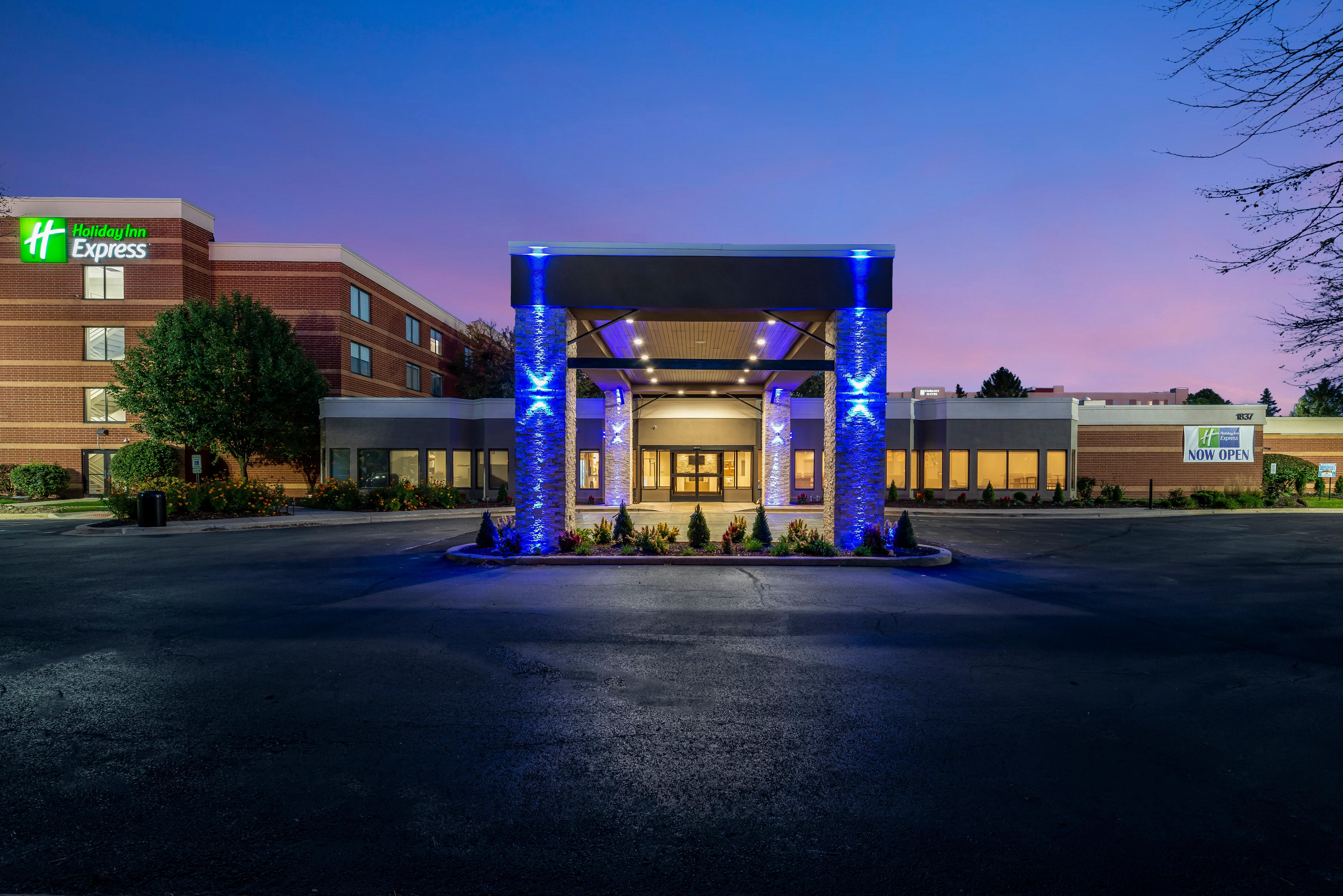 Holiday Inn Express Naperville By Ihg Eksteriør bilde