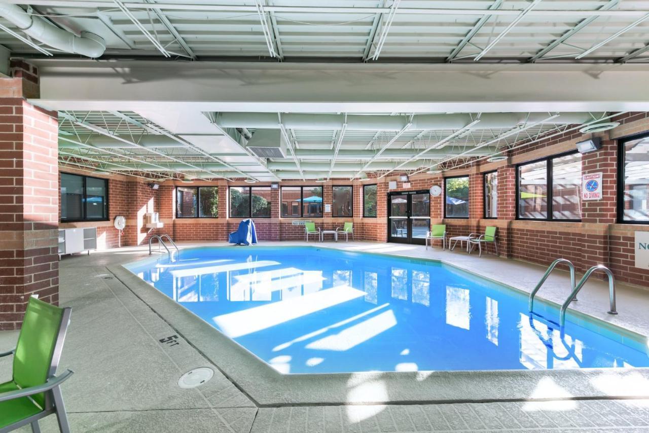 Holiday Inn Express Naperville By Ihg Eksteriør bilde