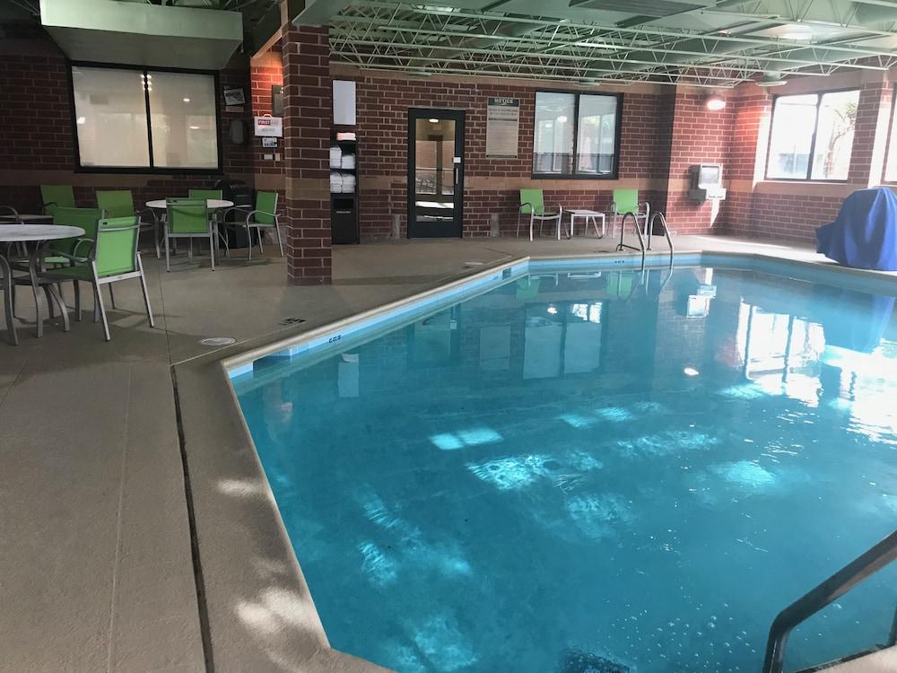 Holiday Inn Express Naperville By Ihg Eksteriør bilde