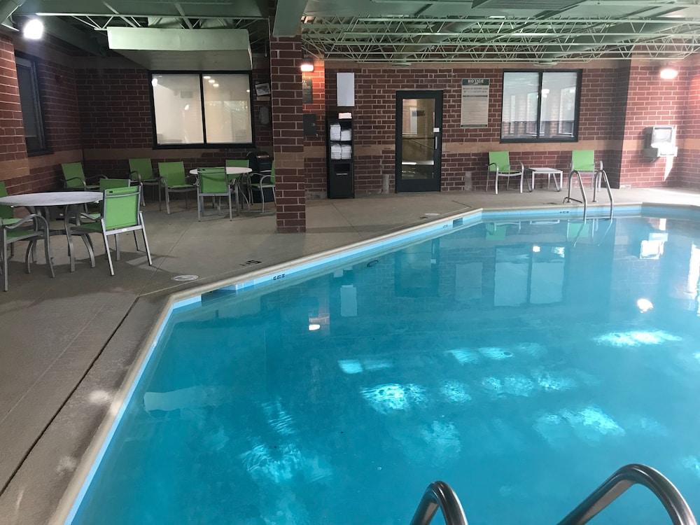 Holiday Inn Express Naperville By Ihg Eksteriør bilde